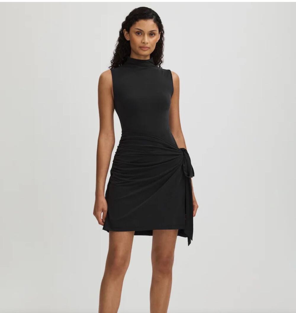 $324 Good American Jersey front mini dress
Size small
GUC